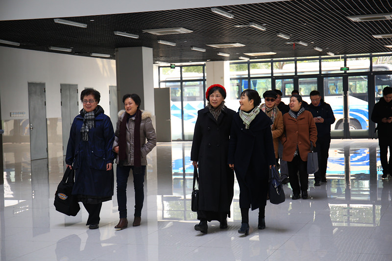 参观图书馆 (2)_副本.jpg 参观图书馆 (2)_副本.jpg