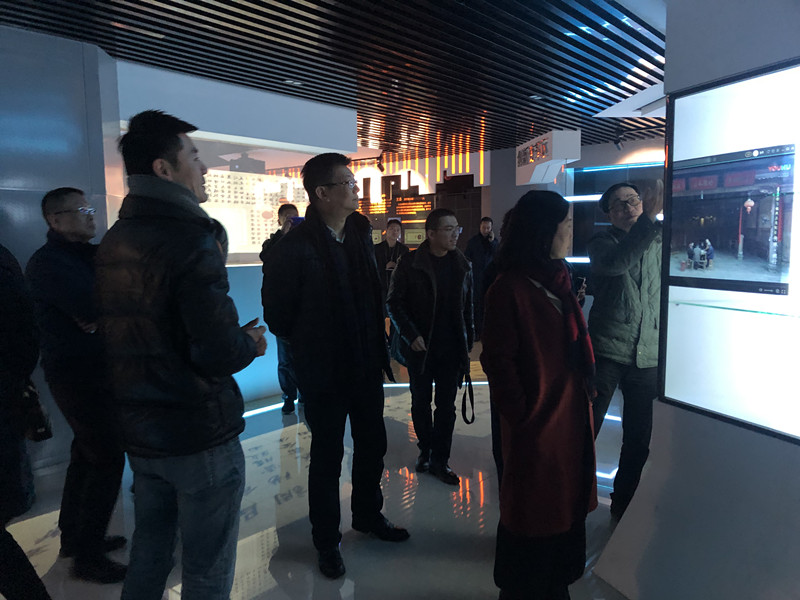 参观印刷教育展示主题馆2_副本.jpg 参观印刷教育展示主题馆2_副本.jpg