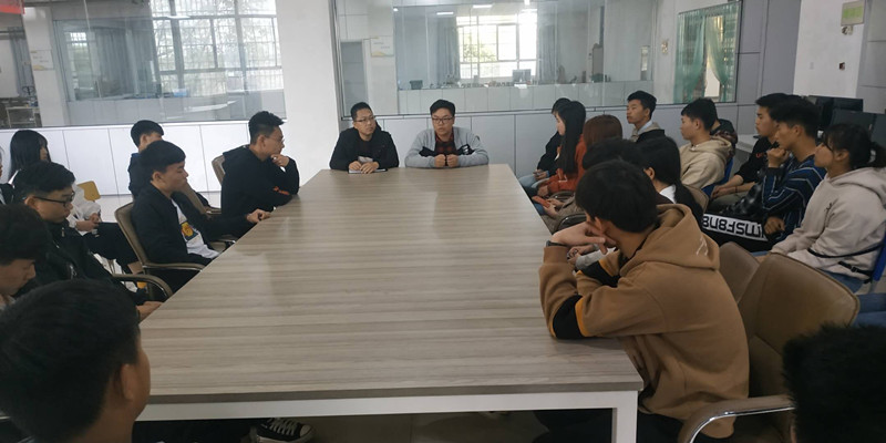 国家队选手顾俊杰与江西传媒学院师生分享参赛经验_副本.jpg