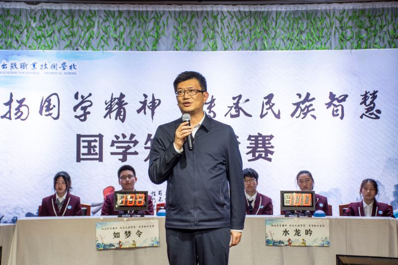 校长勉励讲话.jpg 校长勉励讲话.jpg
