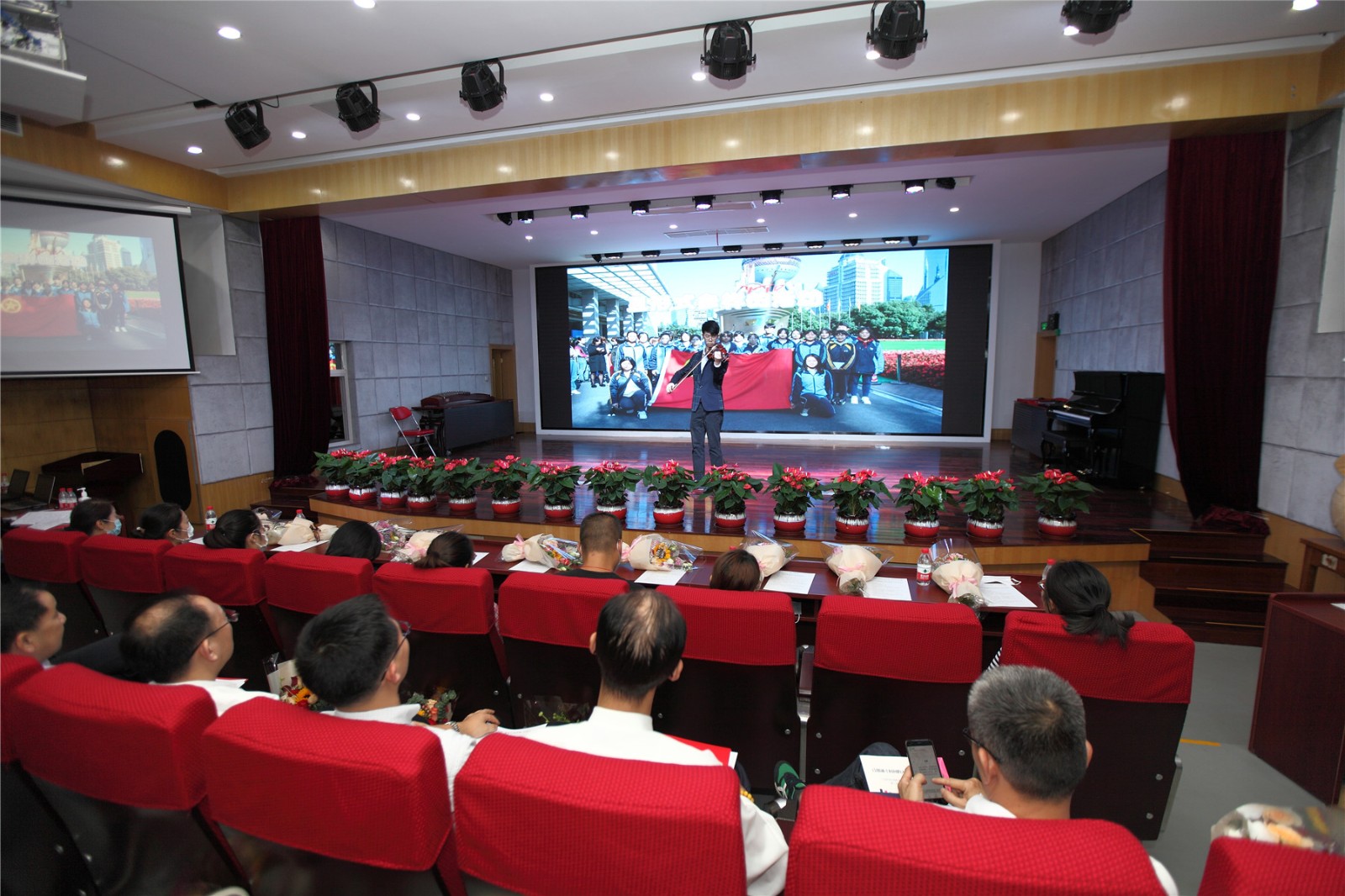 学生小提琴演奏_副本.jpg