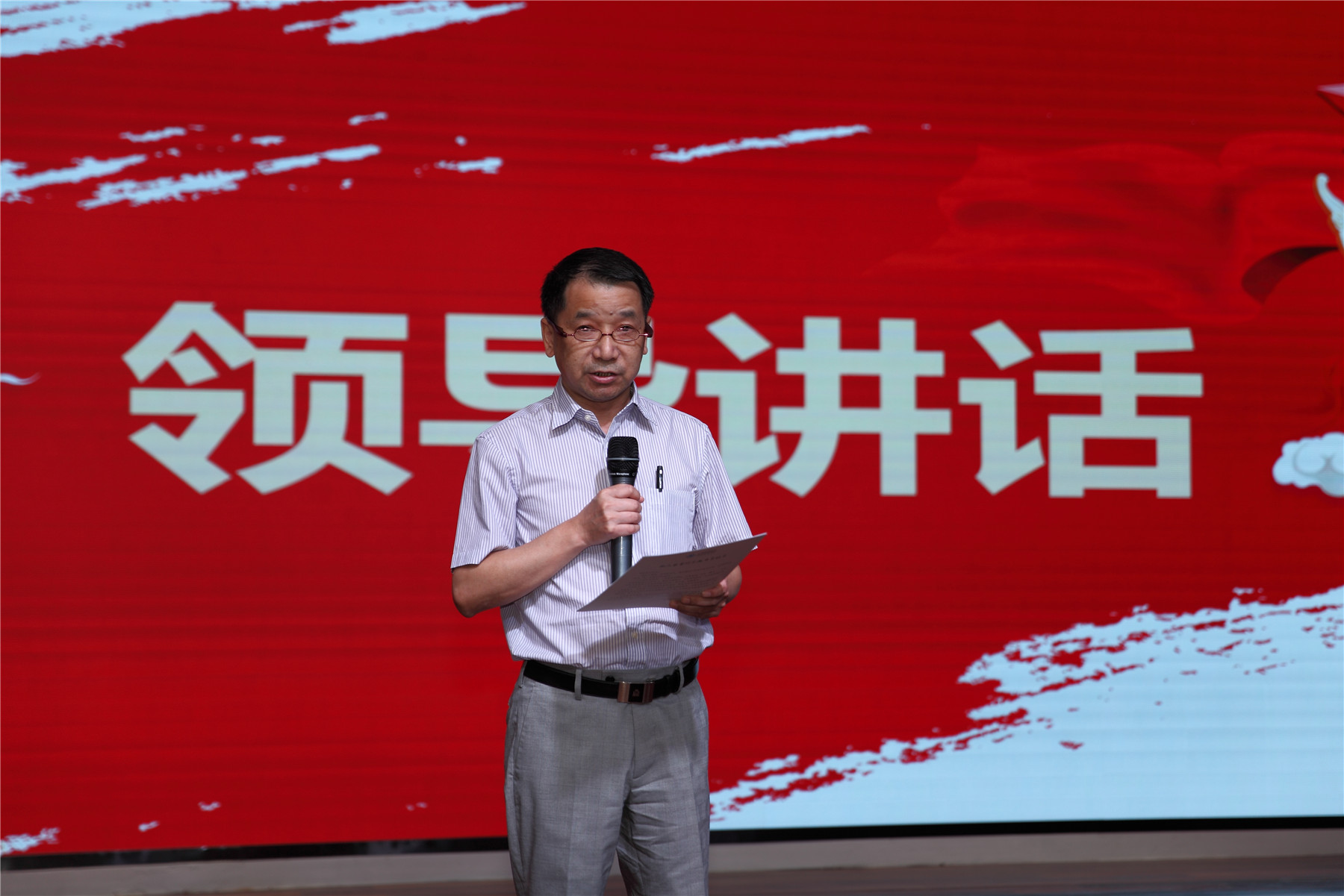 邹新培讲话_副本.jpg