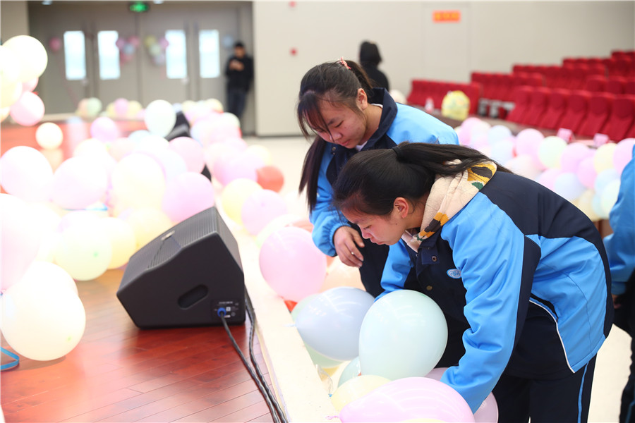 20-布置会场2.jpg 20-布置会场2.jpg
