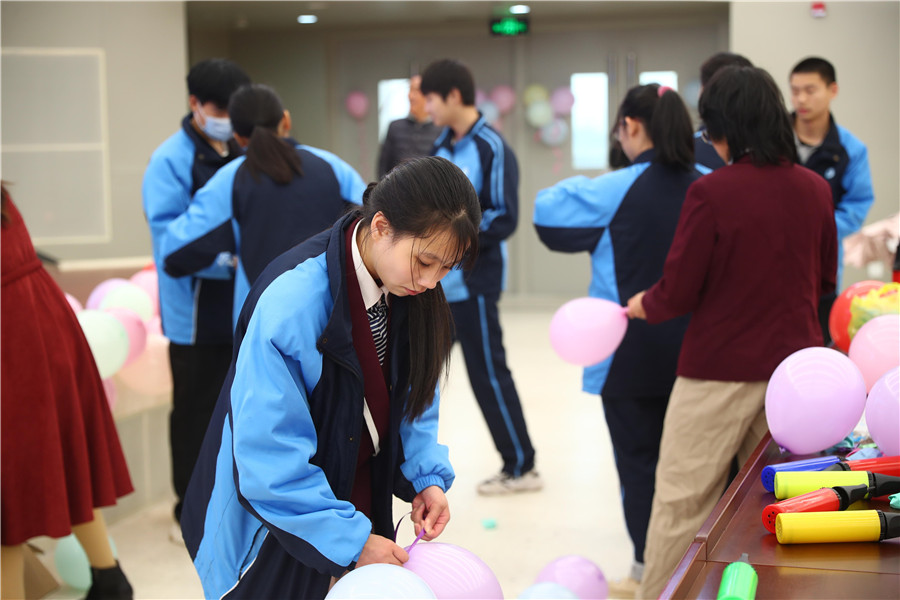 20-布置会场1.jpg 20-布置会场1.jpg