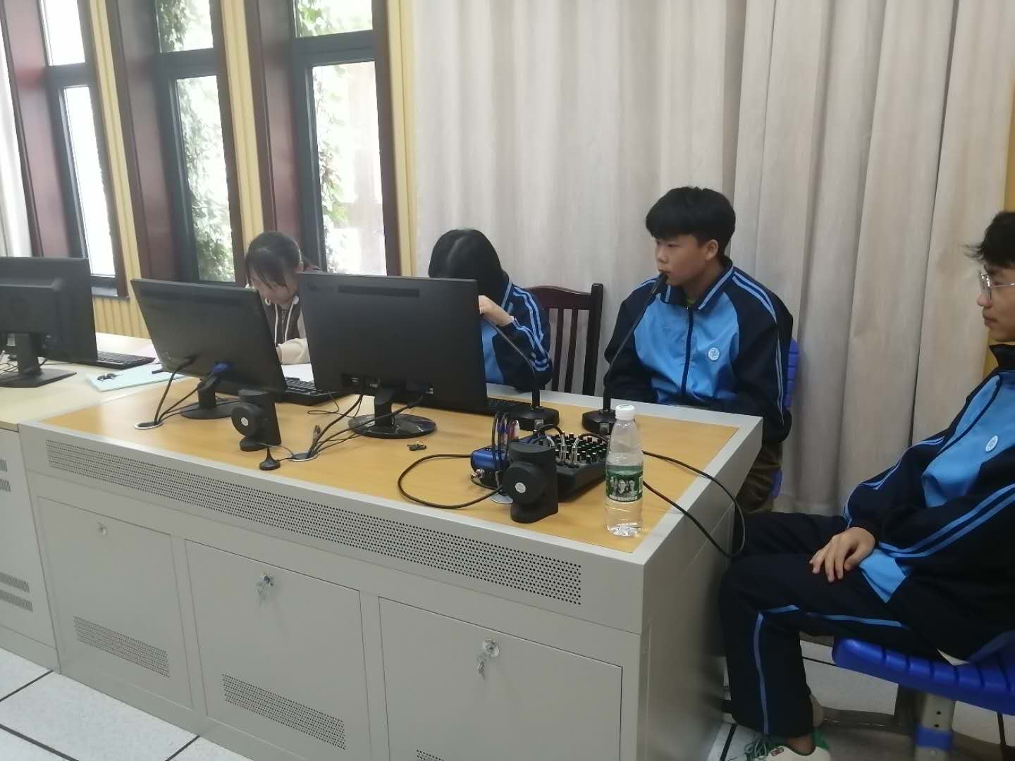 播音主持.jpg