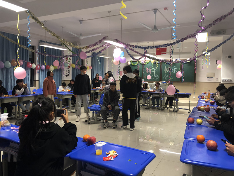6-新年联欢3_副本.jpg 6-新年联欢3_副本.jpg