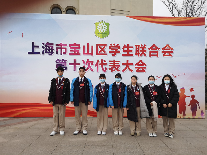 我校7名学生代表合影_副本.jpg 我校7名学生代表合影_副本.jpg