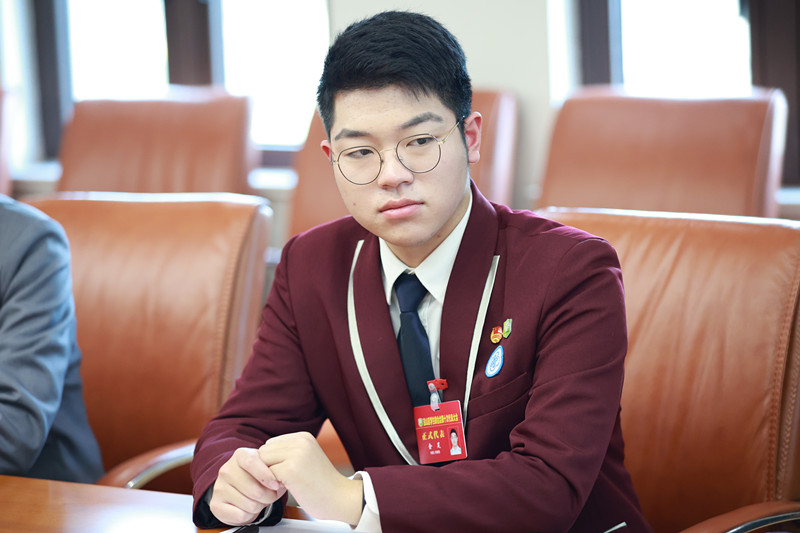 我校学生会主席金昊参加宝山区学联第十届委员会第一次全体会议_副本.jpg 我校学生会主席金昊参加宝山区学联第十届委员会第一次全体会议_副本.jpg