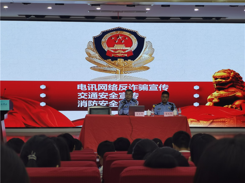 讲座现场4 - 副本.jpg