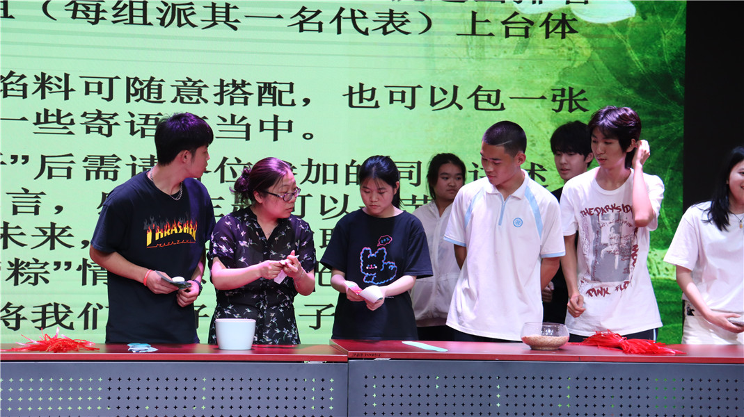 包粽子1.jpg 包粽子1.jpg