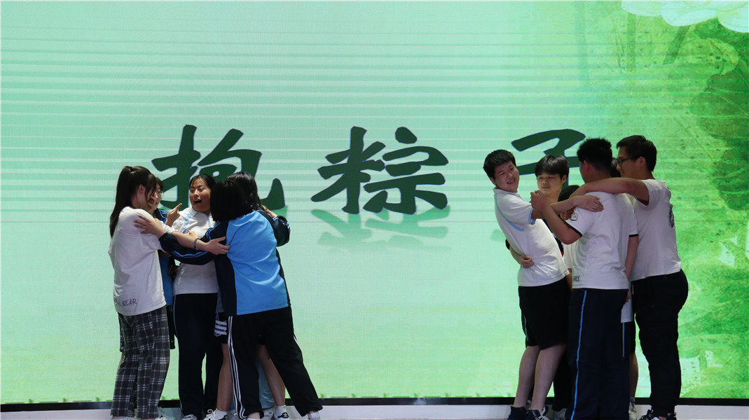 抱粽子3.jpg 抱粽子3.jpg