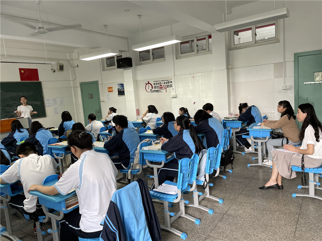 4-听英语课中.jpg