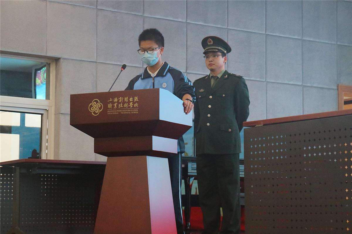 学生代表(陈殷昊)发言.jpg 学生代表(陈殷昊)发言.jpg
