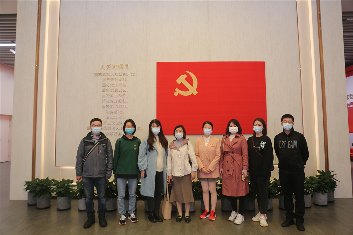 青年理论小组参观一大 (1).jpg
