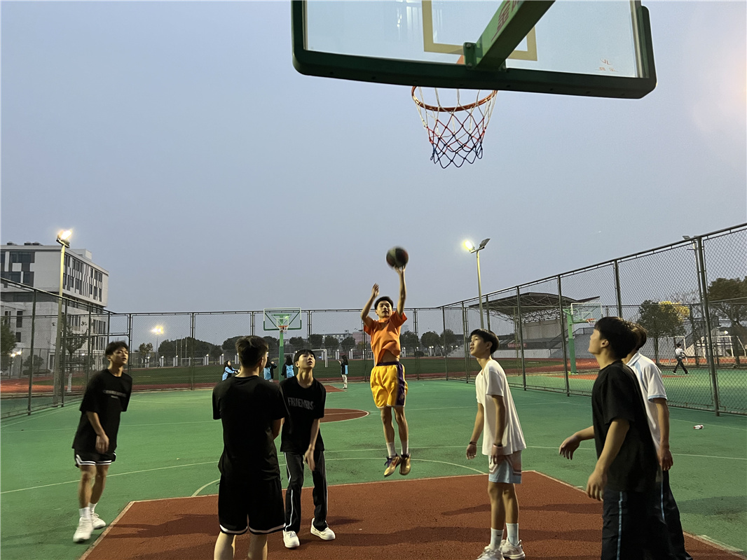 038学生锻炼身体.jpg 038学生锻炼身体.jpg