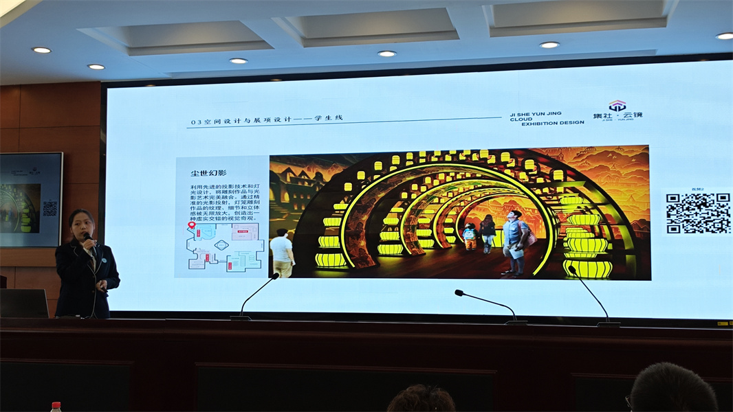 学生展示现场.jpg 学生展示现场.jpg