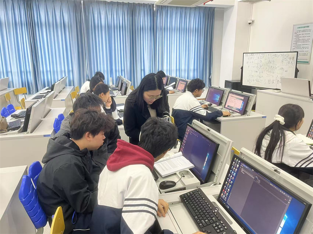 星光python程序设计项目-1.jpg 星光python程序设计项目-1.jpg